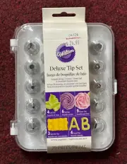 NEW Wilton Deluxe Cake Decorating 29-Piece Tip Set ,Coupler, Flower Nail ,Case