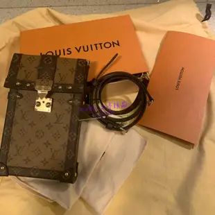 現貨二手 LV 路易威登 POCHETTE TRUNK VERTICALE手機包 肩背包 M67873