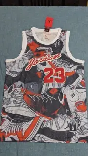 MICHAEL JORDAN JERSEY #23 SIZE MEDIUM MAN (ARTSY )
