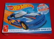 AMT 1997 Dodge Viper GTS Hot Wheel 1/25 Snap Together Plastic Model Kit FREE S/H