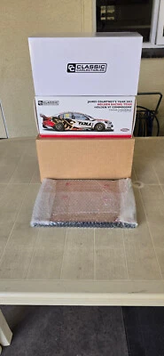 1/18 CLASSIC CARLECTABLES GOLD MEMBERS 2013 HRT VF COMMODORE JAMES COURTNEY
