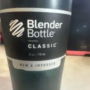 BlenderBottle Classic Dinkware Plstic 24oz Water Bottle W/Twist Lid Black
