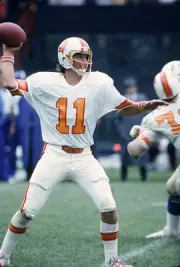 Steve Spurrier Tampa Bay Buccaneers drops back to pass at an NFL - 1976 Photo 4