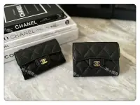 在飛比找Yahoo!奇摩拍賣優惠-☆ Annie 時尚國際精品 ☆ CHANEL  黑色金扣 