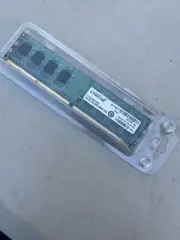 Lot of 2 Crucial 1GB 240 128Mx64 DDR2 DIMM CT12864AA667.M8FH