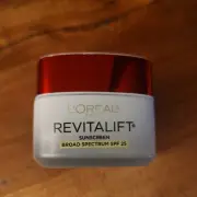 L'Oreal Paris Revitalift Anti-Wrinkle + Firming Day Moisturizer SPF 25 1.7oz