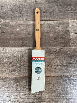Wooster Brush 1 1/2” Ultra/Pro Extra-Firm Lindbeck Angle Sash Paintbrush 4153