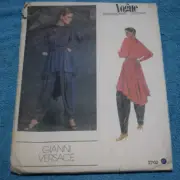 Vogue Patterns V2702 Gianni Versace Designer P-2