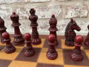 Ornate Staunton Berkeley Chess Set with 4.25 inch King - Cream and Red (UK)