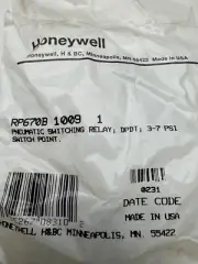 Honeywell Pneumatic Switching Relay RP670B 1009 DPDT 3 to 7 PSI switch, 1