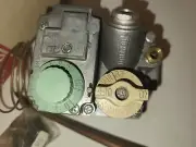 ROBERTSHAW OLD NEW GAS VALVE MODEL 700-202 , 7000ASR