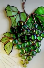 BRIGHT GREEN SULTANA GRAPES Stained Glass SUNCATCHER Weatherproof Garden Art