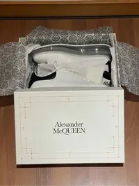 在飛比找Yahoo!奇摩拍賣優惠-Alexander McQueen 黑尾氣墊小白鞋