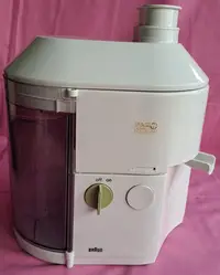 在飛比找Yahoo!奇摩拍賣優惠-德國百靈蔬果榨汁機 Braun mp80 4290型