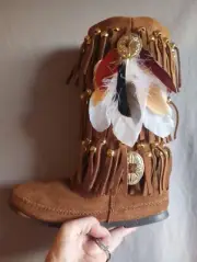 NIB Minnetonka Boots Women 8 Brown Suede Triple Fringe Tribal Feather Bead Dance