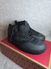 Vans Mens 10 Black Boots