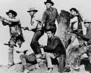 Return of the Seven Yul Brynner Robert Fuller Claude Akins & 7 with guns poster