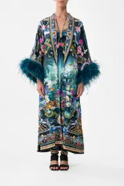 LONG ROBE WITH NARROW COLLAR AND FEATHERS BASKED IN BAROQUE