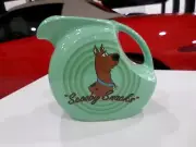 Fiesta FiestaWare Disk Pitcher Warner Bros Looney Tunes Scooby Doo HAS CRACK