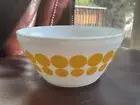NEW PYREX VINTAGE CHARM SPOT ON 6 CUP MIXING BOWL YELLOW POLKA DOTS RETRO