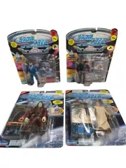 Lot- (4) Star Trek The Next Generation Action Figure Dolls