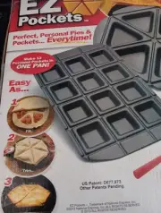EZ Pockets 4-Piece Non-Stick Baking Kit With Cutting Tool Recipe Book NIB M70