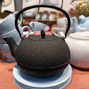 Plint Cast Iron Hobnail 1.8 Litre Teapot with Stainless Steel Infuser