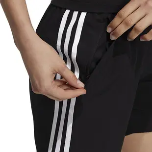 【ADIDAS】W SE 3ST 1/4SHO 女裝 褲子 三線 休閒 黑 短褲 -HC2444