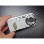 <<老數位相機>>SONY CYBER-SHOT DSC-P2 (CCD相機 / 經典外型 / 白色)