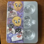 Vintage 1994 WILTON Warner Brothers Tweety Bird Sylvester Mini Cake Pan A95