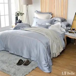 義大利La Belle 法式雅靜 雙人天絲蕾絲四件式防蹣抗菌吸濕排汗兩用被床包組(共兩款)-藍灰色