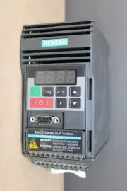 Siemens 6SE3211-4DA40 Micromaster Vector Drive 400/500V 3 Phase 2.8A .75HP