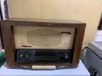 在飛比找Yahoo!奇摩拍賣優惠-GRUNDIG 5050 W/3D 古董 真空管 收音機