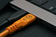Tether Tools TetherPro 10G USB-C to USB-C Straight to Right - 4.6m - Orange