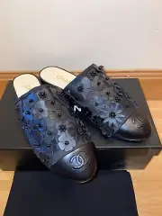 NIB CHANEL Flower Sheer Black Leather flats/slippers/mules CC Logo size 39.5