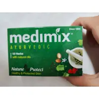 在飛比找蝦皮購物優惠-MEDIMIX 印度綠寶石皇室藥草浴 美肌皂 深綠&淺綠 深