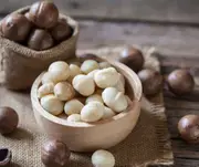Macadamia A16 (G) Tree - Macadamia integrifolia x tetraphylla