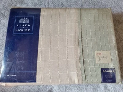 Jacquard Doona / Quilt Cover Set - Double Bed - Pistachio Green - Linen Beige