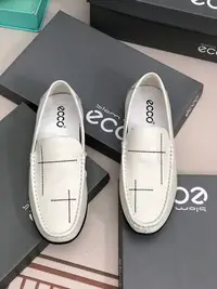 在飛比找Yahoo!奇摩拍賣優惠-ECCO爱步 休閒男鞋 超軟舒適 一腳蹬 懶人休閒皮鞋 白色