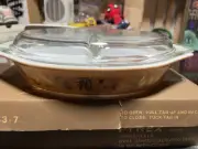 Vintage Pyrex 1 1/2 QT. Early American DIVIDED CASSEROLE BAKING DISH w/ LID