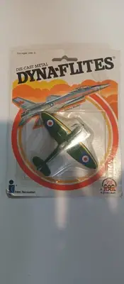 Vintage 1982 Zee Toys Die-Cast Dyna-Flites - SUPERMARINE SPITFIRE IX Prop Plane
