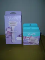 New Gillette Venus Comfort Glide Razor & 10 Cartridge Refills Freesia Scent