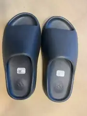 yeezy slide onyx size 11
