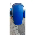 藍色塑膠桶・液肥桶・藍色桶子・化學桶・密封桶，容量約230公升，二手商品，需自行清洗，非常好清洗