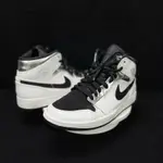 AIR JORDAN 1 MID 黑白銀 小輪納德 554724-121 籃球 554724-121 慢跑鞋