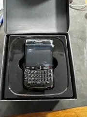 BLACKBERRY 9780 MOBILE PHONE WIFI GPS BLUETOOTH CAMERA QWERTY KEYBOARD