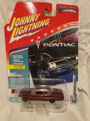 1961 PONTIAC CATALINA 1/1800 JOHNNY LIGHTNING 1:64 ￼ Exclusive red