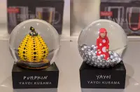 在飛比找Yahoo!奇摩拍賣優惠-日本「草間彌生」最新 限量款 水晶球 擺飾  有現貨