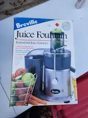 New Breville JE900 Juicer Fountain Professional Juice Extractor Machine. S5