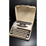 早期古董打字機-BROTHER DELUXE 900打字機（兄弟牌）日製/古董/老物/擺飾/裝飾/擺件/拍戲/道具/劇組